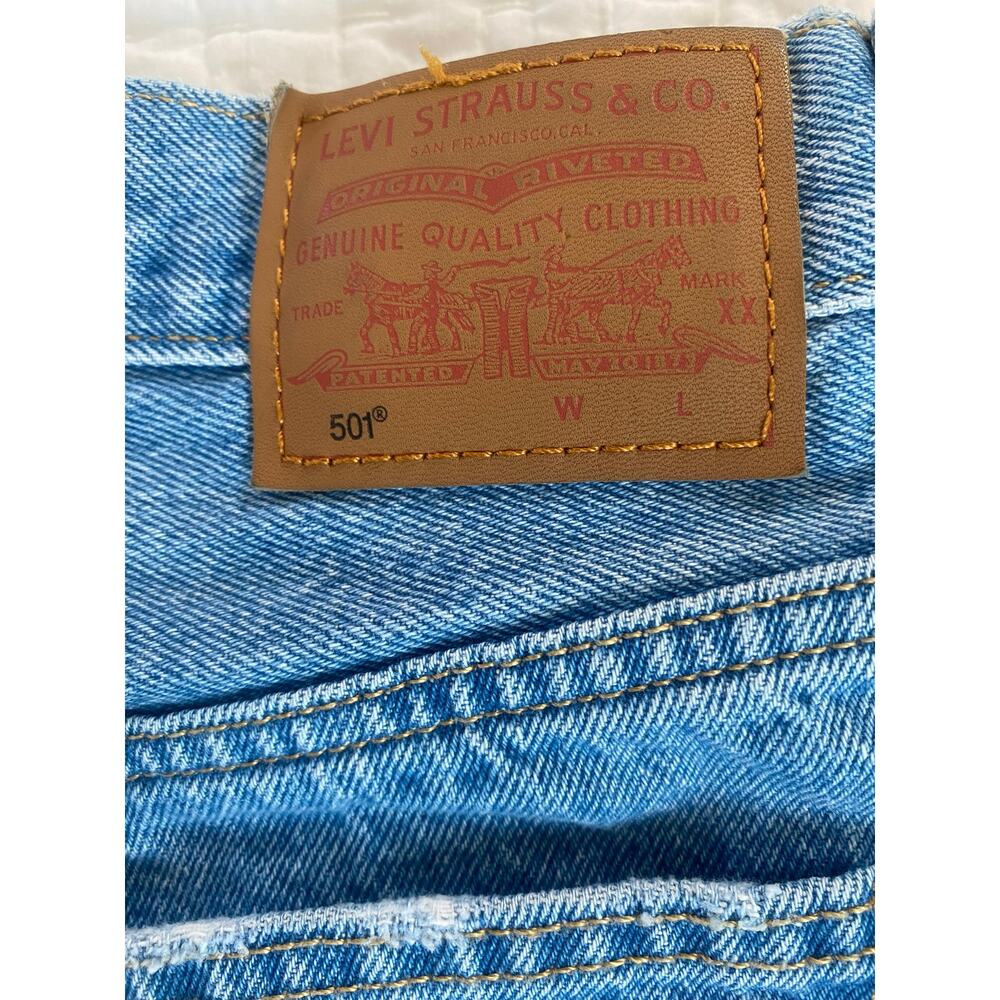 Levis Shorts Cut-Offs 501 Classic Wash 5 Pocket Frayed Hem Ladies Size 27 - Picture 6 of 6